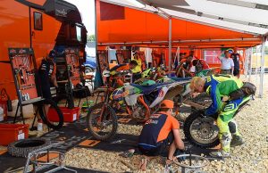 KTM REGINA DELLE MOTO ALLA SEI GIORNI ENDURO IN FRANCIA