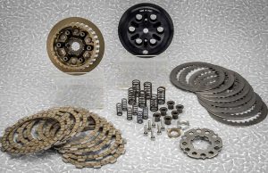 KIT FRIZIONE SURFLEX COMPLETO ANTISALTELLAMENTO PER YAMAHA 250 4T: L’ANTISALTELLAMENTO MADE IN ITALY DI QUALITÀ SUPERIORE