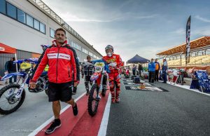 CLAMOROSO ALESSANDRO GRITTI: ANDRA’ ALLA SEI GIORNI IN PORTOGALLO A 72 ANNI CON UNA HONDA-REDMOTO 250 4T