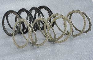 KIT SURFLEX DISCHI FRIZIONE PER KTM 250-300 2T KTM 350 450 4T: VINCENTI PER I PILOTI AFFIDABILI PER GLI APPASSIONATI