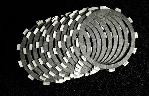 NUOVO KIT DISCHI FRIZIONE SURFLEX PER DUCATI V4 S/R: DEDICATO A UNA REGINA