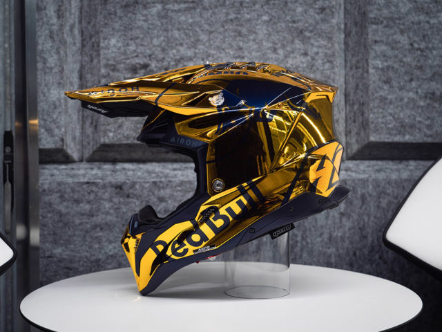 AIROH FESTEGGIA CON DUE CASCHI CELEBRATIVI IL LUNGO SODALIZIO CON TONI  CAIROLI E LA VITTORIA MXGP 2021 DI HERLINGS - ENDUROCHAMPIONS.COM