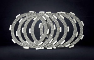 KIT DISCHI FRIZIONE COMPLETO SURFLEX PER HONDA CRF 150R: I PICCOLI DIVENTANO GRANDI