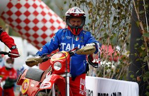 LA LEGGENDA ITALIANA GIORGIO GRASSO IN GARA IN SPAGNA AL TROFEO VINTAGE ENDURO CON L’ITALIA IN MAGLIA AZZURRA