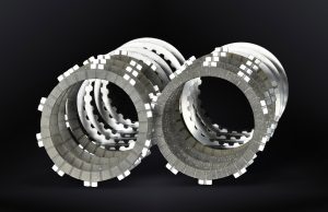 KIT SURFLEX DISCHI FRIZIONE COMPLETI PER KTM 125 GS 2T: VINCENTI PER I PILOTI, AFFIDABILI PER GLI APPASSIONATI