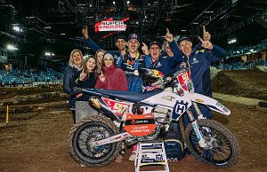 SETTEBELLO DI BILLY BOLT NEL MONDIALE SUPERENDURO INDOOR IN FRANCIA