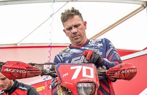 STEVE HOLCOMBE OPERATO AL GINOCCHIO SINISTRO INIZIA LA RIABILITAZIONE