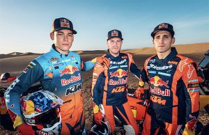 IL TRIO KTM RALLY PRONTO PER LA DAKAR 2026: PRIMO SGUARDO ALLE MOTO UFFICIALI 450 RALLY