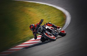 KTM 990 DUKE R 2026: IN ARRIVO LA REGINA DELLE NAKED