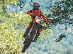 KTM E ALPINESTARS INSIEME ANCHE NEL 2026 RINNOVATA LA PARTNERSHIP PER IL TROFEO ENDURO KTM