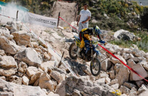 MISSIONE COMPIUTA PER IL TEAM LUNIGIANA-MAURI: DEBUTTO MONDIALE COMPLETATO A CUSTONACI CON CHARLIE CHATER