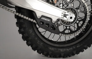 INNOVAZIONE SOLIDITA’ TECNOLOGIA AVANZATA MAGGIORE SICUREZZA GRAZIE ALLA NUOVA FAMIGLIA DELLA CRUNA CATENA RACE DI ACERBIS PER TUTTE LE MOTO OFF ROAD MADE IN JAPAN E EUROPA