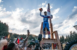 GIOIA PER ZACH PICHON CON L’INCREDIBILE VITTORIA DELL’AKRAPOVIC SUPERTEST IN FRANCIA