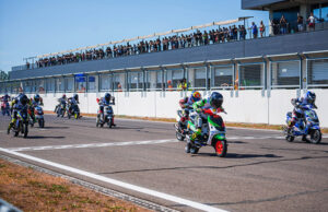 GARE SCOOTER POLINI ITALIAN CUP 2026 SULLA PISTA DI MODENA TANTO SPETTACOLO CON FINALI AL FOTOFINISH PER IL TERZO ROUND DELLA STAGIONE TRICOLORE