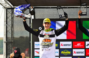 ROMAIN DAGNA È CAMPIONE WOLRD CUP JUNIOR J2 CON IL TEAM KTM PRO RACING CHIUDENDO LA STAGIONE IRIDATA IN GALLES CON UNO STRAORDINARIO PRIMO E DUE SPLENDIDE SECONDE POSIZIONI