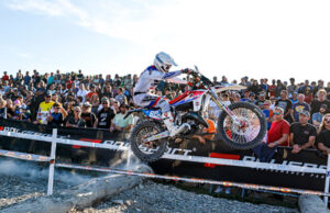 I PILOTI FANTIC FACTORY RACING ENDURO TEAM SPECIA ACADEMY A PODIO NELL’ULTIMO GP DEL MONDIALE ENDUROGP 2026 IN GALLES