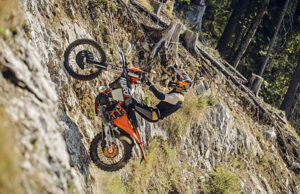 KTM 300 EXC HARDENDURO 2027: TESTATA PER L’ESTREMO